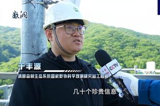 跟勇士众将学穿搭！库里白外套搭军绿色工装裤帅气十足？